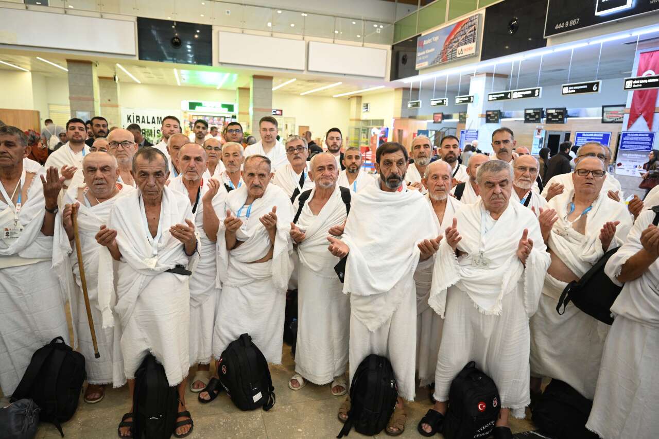 Konya’da kutsal yolculuk! Vefa Umresi’nin üçüncü kafilesi dualarla uğurlandı 3